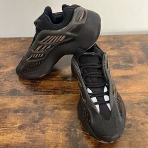 Adidas APE 779001 Yeezy Ortholite Mens Size 9 running walking trainers.